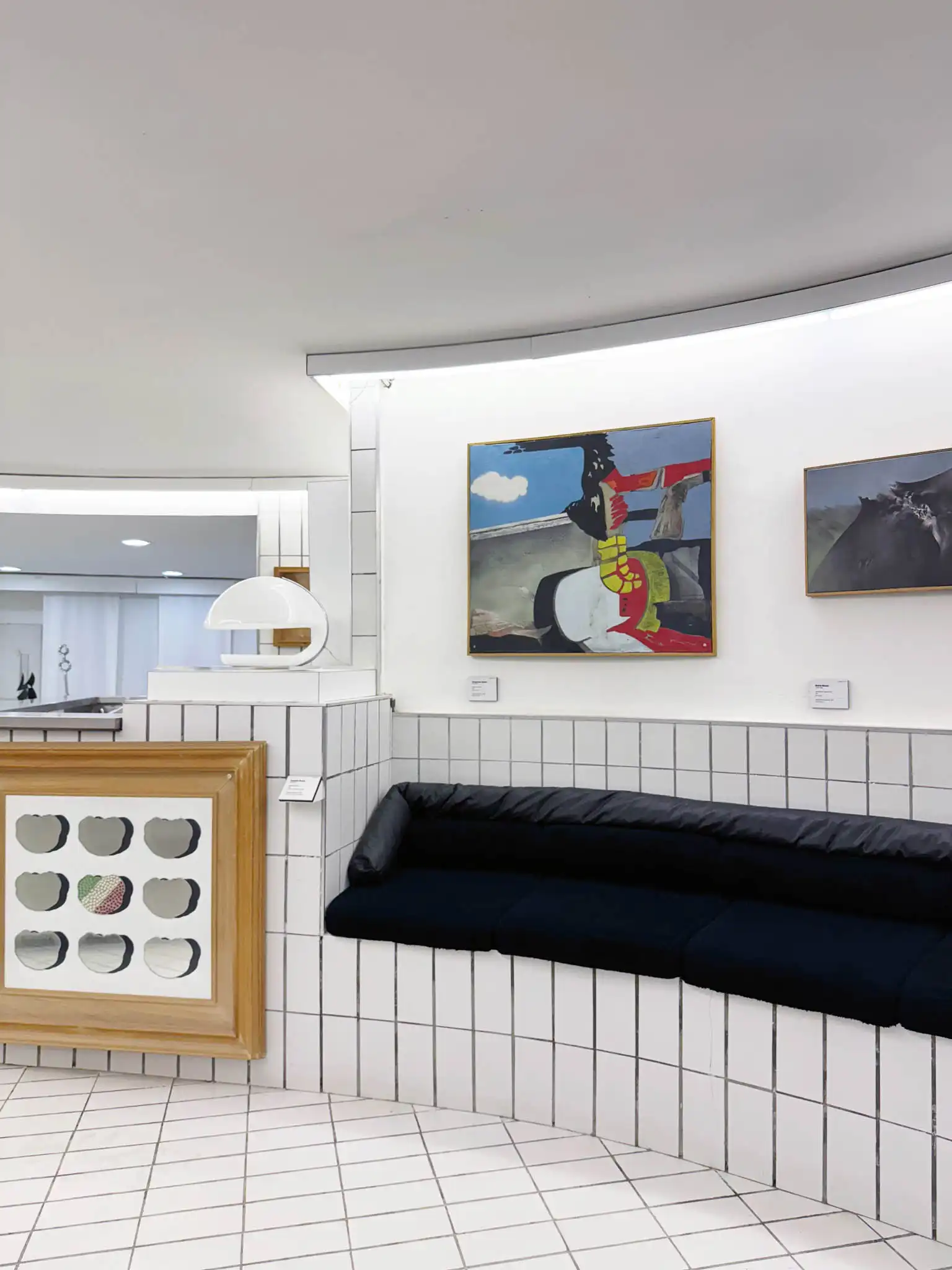 Dettaglio di decorazione a pavimento e parete con arte