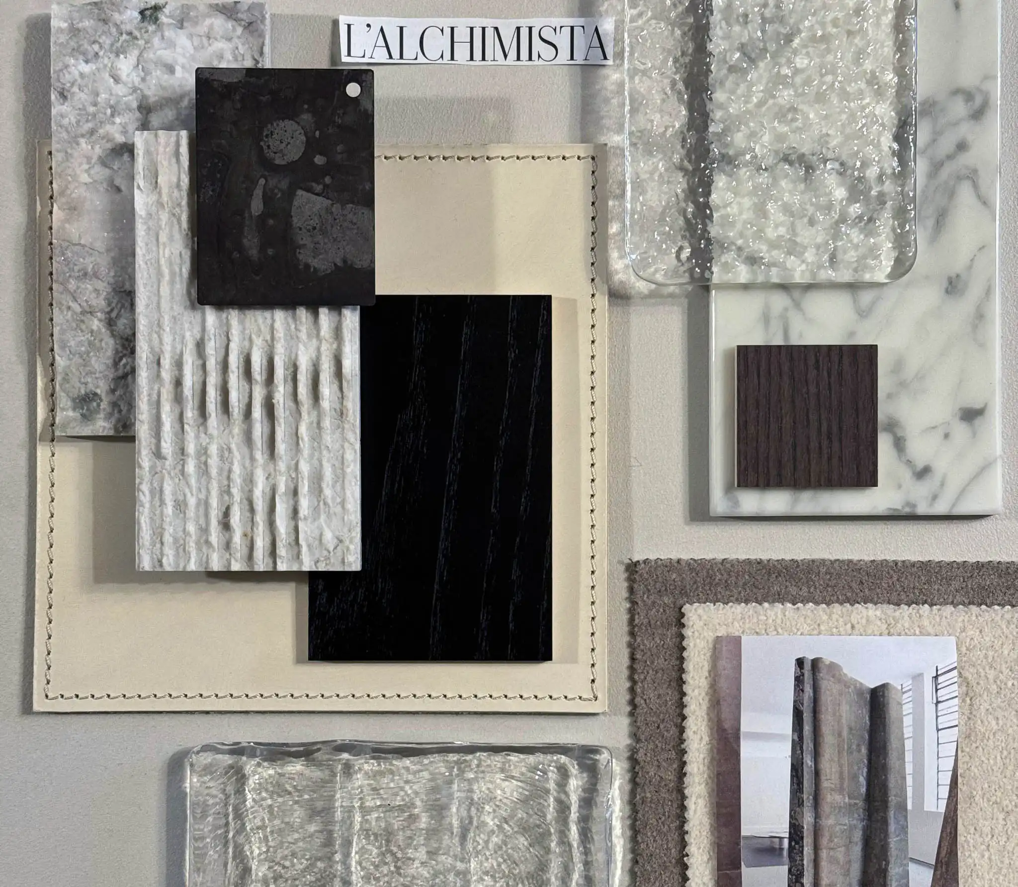 moodboard materica con samples fisici e tessuti
