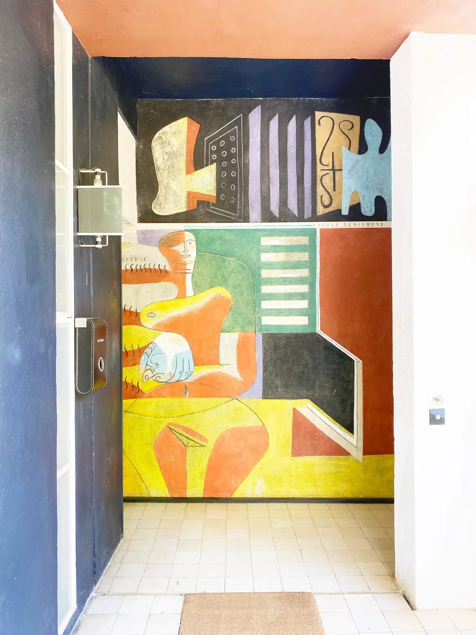 Murales d'ingresso disegnato da le corbusier